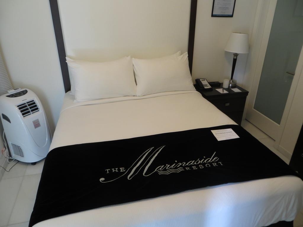 The Marinaside Resort Nanaimo Exterior photo